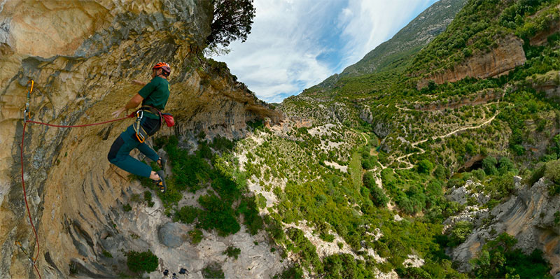 Escalando en Rodellar